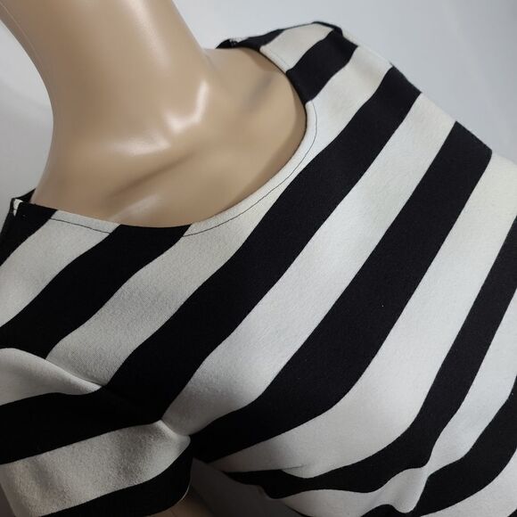 Express Black & White Women's Crop Top - Picture 3 of 6